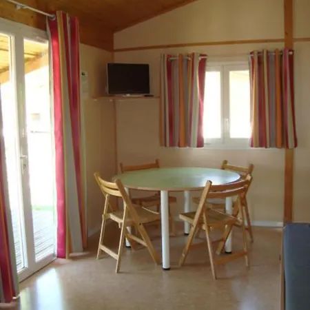 Camping Résidence Les De Millau